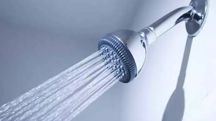 Duş başlığındaki kireci 5 dakikada söküp atıyor: Ayna gibi duş başlığınız olacak 1